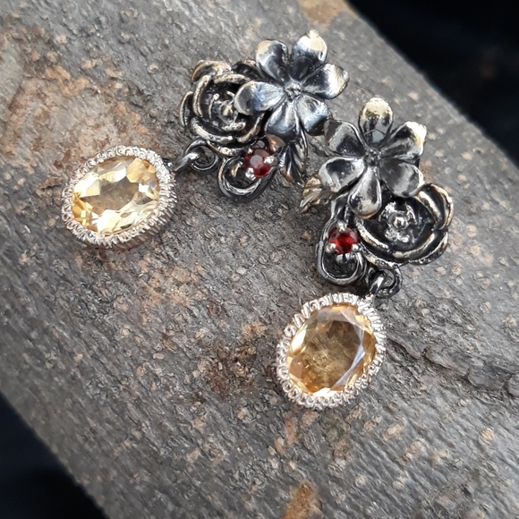 Handcrafted Natural Citrine Floral Earrings - Picture 5 of 11